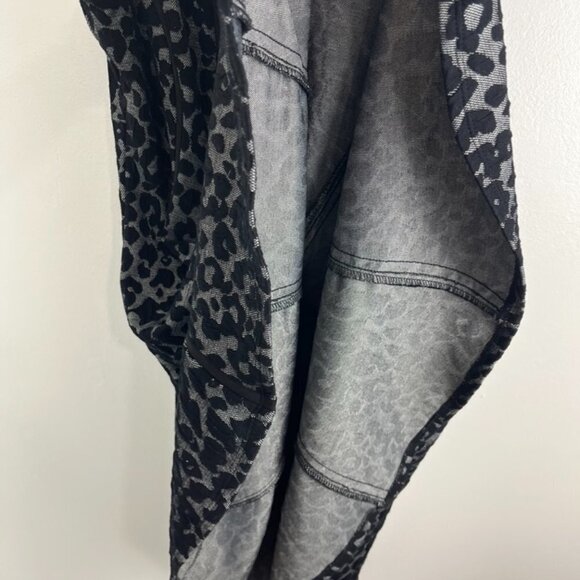 Gabby Skye Black & White Leopard Pattern Sleeveless Dress - Picture 7 of 11